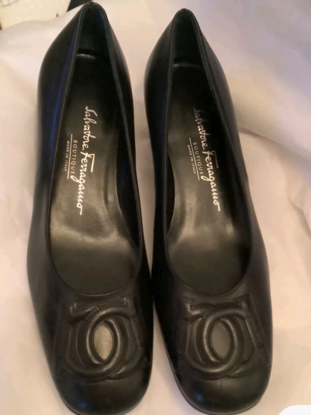 Salvatore Ferragamo Black Leather Womens Pumps